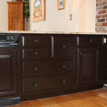 Glazed Oak Cabinets and Gel Stained Island