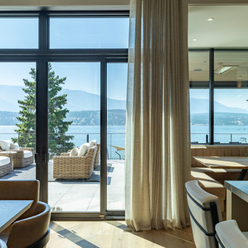 Prominent Lakeside Retreat