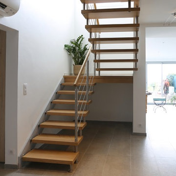 Escalier autoporteur, deux quart tournant à palier, en chêne massif