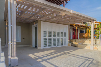Example of a minimalist home design design in Other