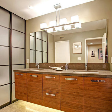 Unfolding Privacy Guest Bathroom