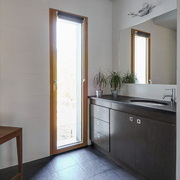 Petite salle de bain spacieuse