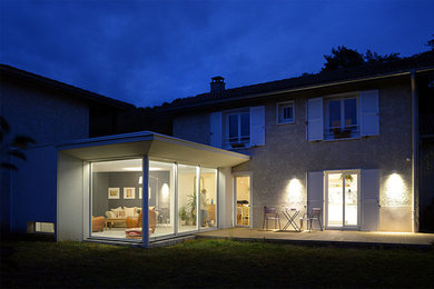Réalisation d'une façade de maison design.