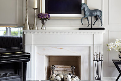 Transitional home design photo in Toronto