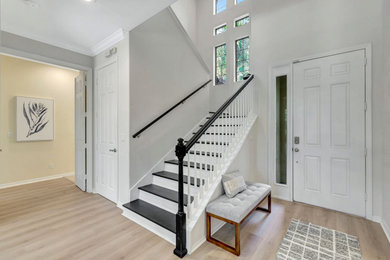 Example of an entryway design in Miami