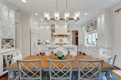 Elegant kitchen photo in Chicago