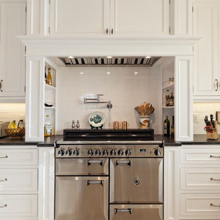 shaker crown molding kitchen cabinets