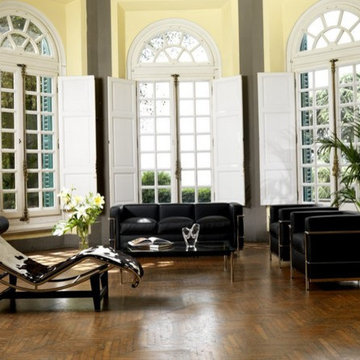 LC2 chair in leather