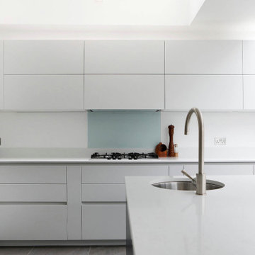 Bianco and Blu Petrolio Kitchen in Herne Hill