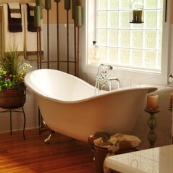 Double slipper in natural light - Bathtubs
