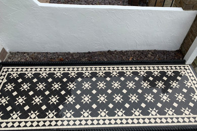 Inspiration for a traditional patio.