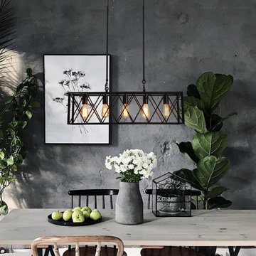 Crystal chandelier that captivates at first sight, as if telling a story.