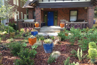 Inspiration for an eclectic front yard mulch landscaping in Atlanta.