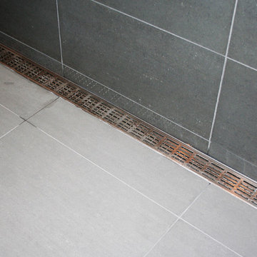 Linear stainless steel grid drain