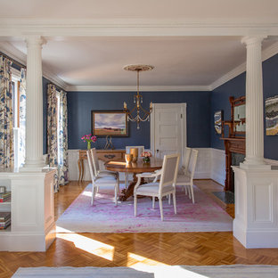 Idées déco pour une grande salle à manger ouverte sur le salon victorienne avec un mur bleu, un sol en bois brun, une cheminée standard et un manteau de cheminée en bois.