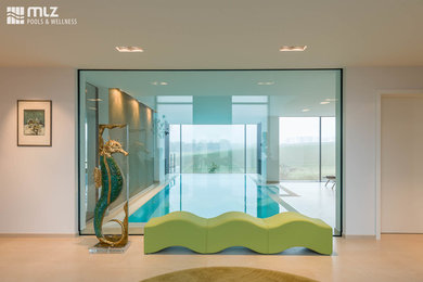 Photo of a mid-sized indoor rectangular pool in Frankfurt.