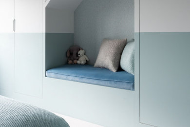 サリーにあるコンテンポラリースタイルのおしゃれな寝室