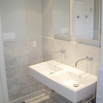 Contemporary Bathroom with Clean Lines and Natural Lighting 2