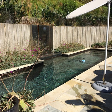 Swimming pool with fountain