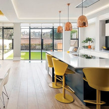 Houzz Tour: Sunny Open-Plan Kitchen Brings Cheer to a Big Home