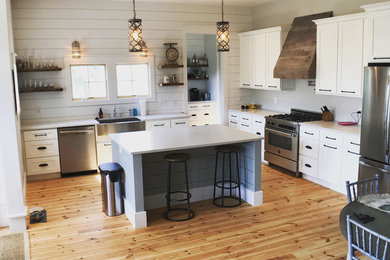 Inspiration for a country kitchen remodel in Charleston