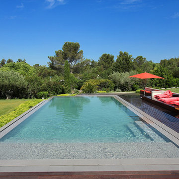 Piscine à bords miroir
