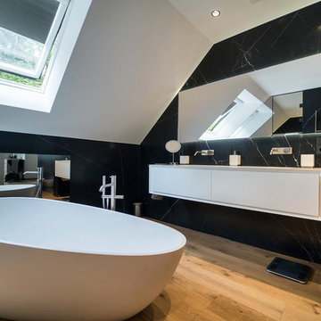 Attico 90 MQ: design lineare e contrasti di colore