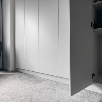 Minimalist White - Door Push to Open
