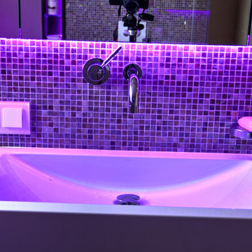 Badezimmer mit Glasmosaik