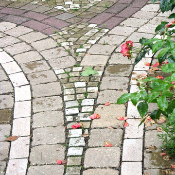 Pflasterung mit gebrauchten Pflasterklinker, Betonpflaster und Natursteinen
