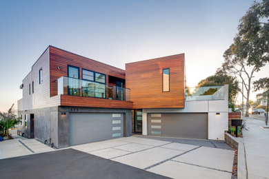 Inspiration for a contemporary exterior home remodel in Orange County