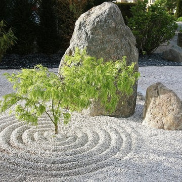 Oriental themed front garden