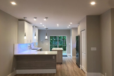 Minimalist kitchen photo in Seattle
