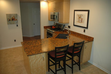 Eat-in kitchen - mid-sized contemporary l-shaped eat-in kitchen idea in Other with an undermount sink, flat-panel cabinets, light wood cabinets, quartz countertops, multicolored backsplash, stainless steel appliances and a peninsula