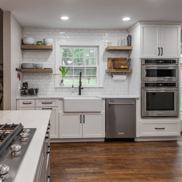 MODERN FARMHOUSE KITCHEN