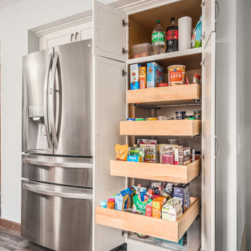 Transitional Hybrid Kitchen Remodel Done in a Two-Tone Color