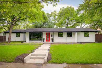 Mid-century modern one-story exterior home photo in Dallas