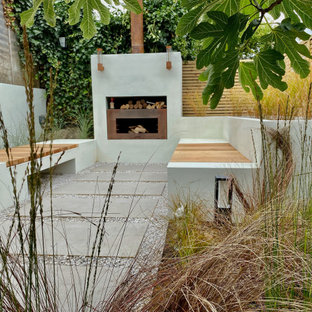 Jardin avec un foyer extérieur et des galets de rivière : Photos et