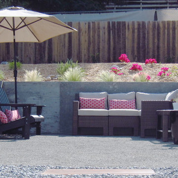 Rolando Village Modern Backyard