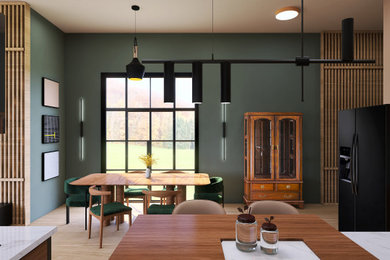 Diseño de comedor de cocina retro de tamaño medio con paredes verdes, suelo de madera clara, todas las chimeneas, marco de chimenea de hormigón, suelo marrón y panelado