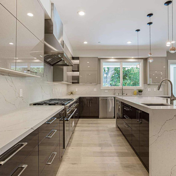 Example of a kitchen design in San Francisco