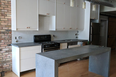 Example of an urban kitchen design in Toronto