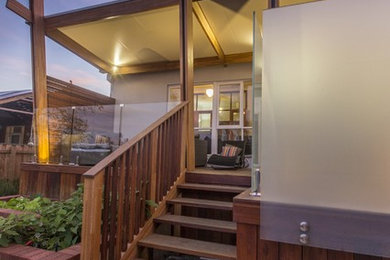 Design ideas for a contemporary deck in Brisbane.