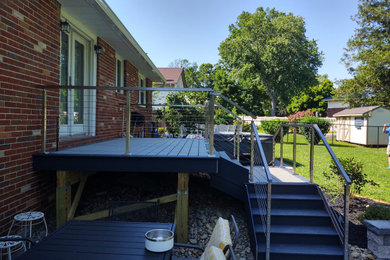 Inspiration for a contemporary deck remodel in Philadelphia