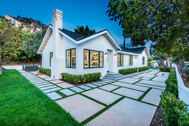 Example of an exterior home design in Los Angeles