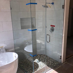 Mandril, Bonita - Shower Doors