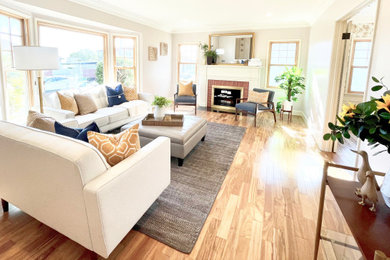 Example of a transitional living room design in Los Angeles