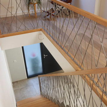 gerade Traversentreppe mit Designgeländer