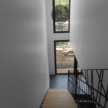 L'escalier et la verrière sur jardin