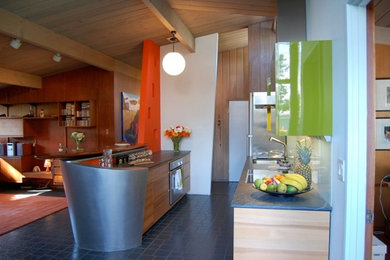 Example of a trendy kitchen design in San Francisco